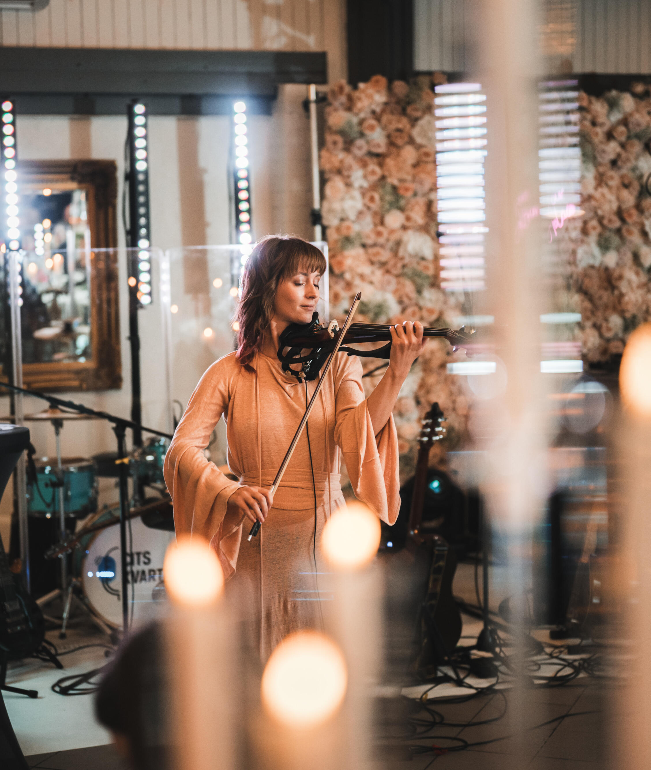 Stīgu duets Latvijā, populārā un klasiskā mūzika kāzām, svētkiem, pasākumiem. Elektriskā vijole.